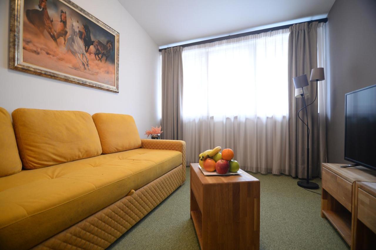 Apartmani Carolija Lucani Exterior photo